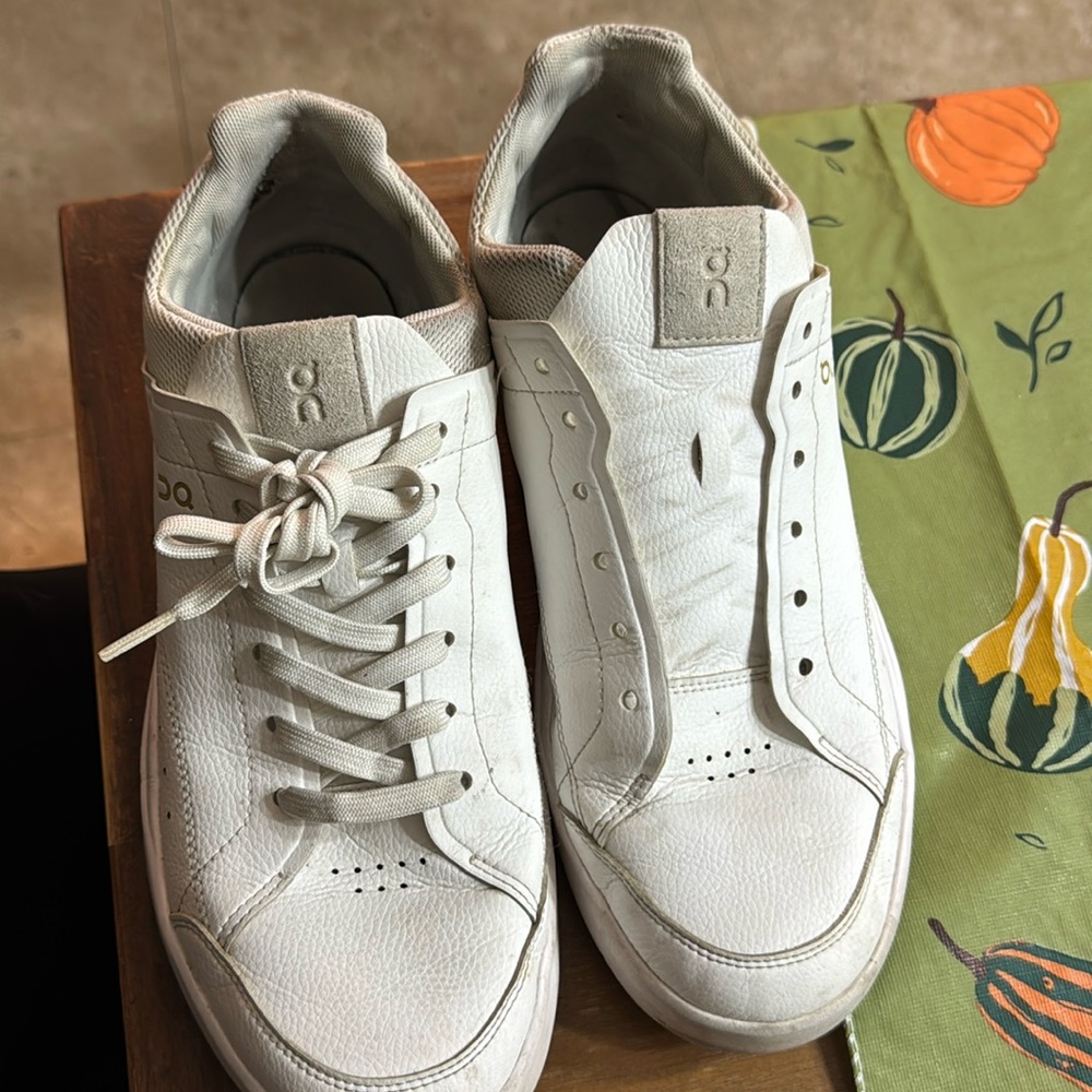 Cloudtec The Roger sneakers size 10 normal wear and tear.Missing one lace.$55OBO